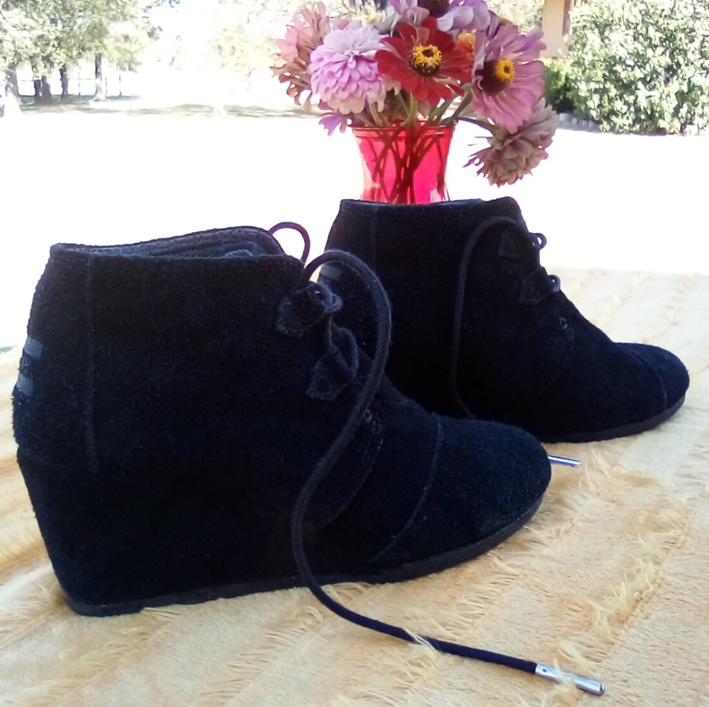 Toms leather wedges